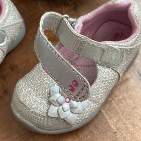 Cute Silver Sandals - Size 4 - Picture 5 of 9